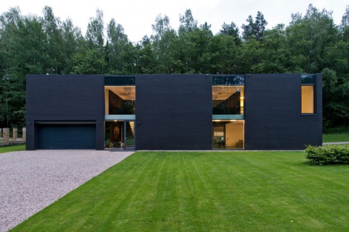 Maison façade briques noires