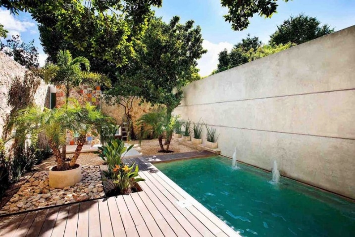 Piscine contre murs