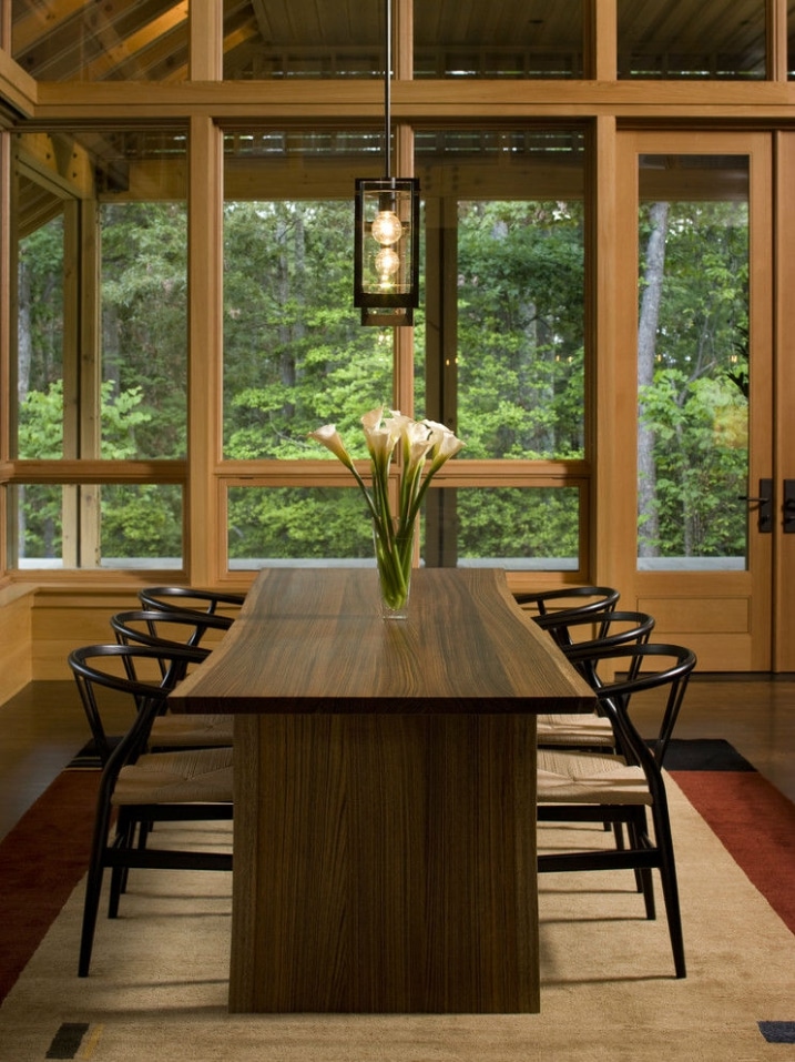 Table en bois biseautée