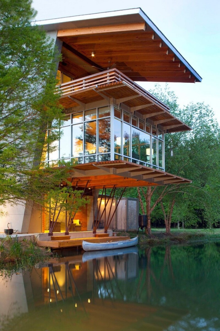 Maison au bord d'un étang