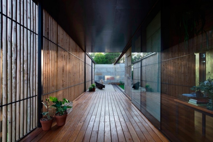 Terrasse bois avec persienne