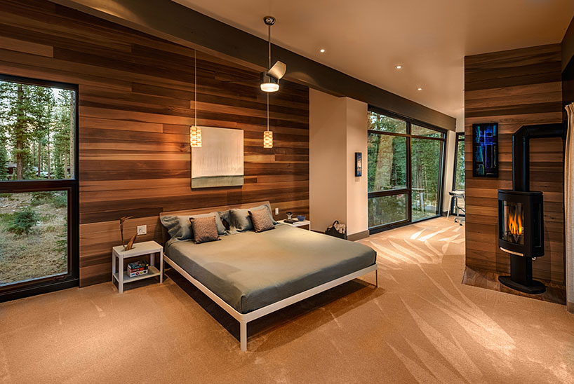Chambre avec murs bois