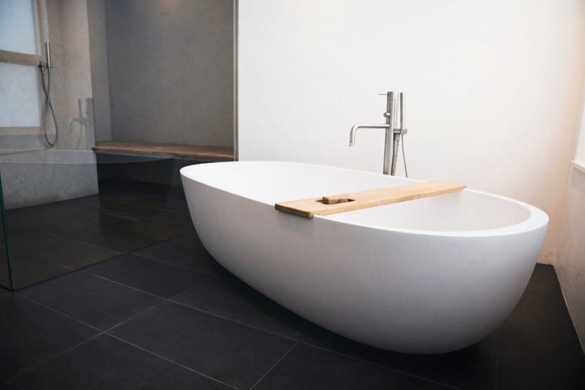 Baignoire ovale minimaliste