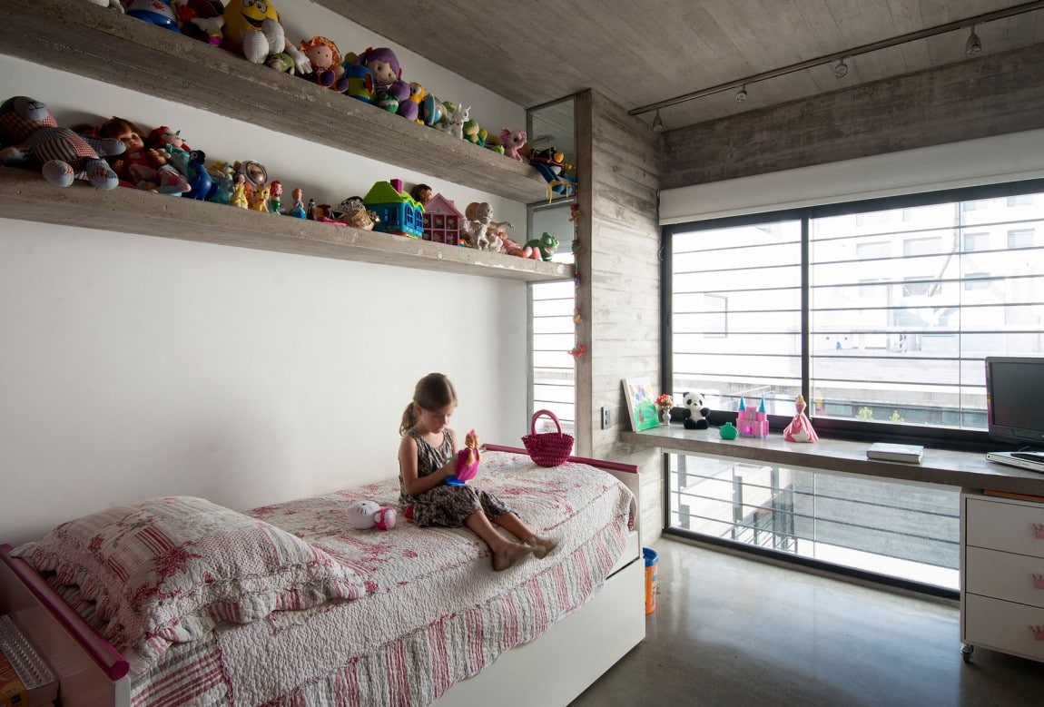 Etagères béton chambre enfant