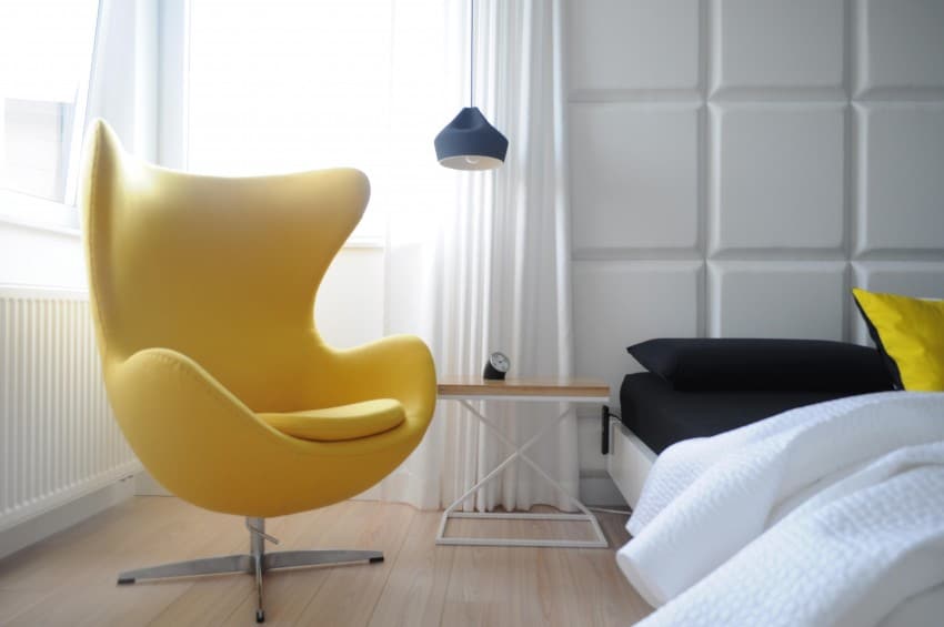 Fauteuil jaune Arne Jacobsen