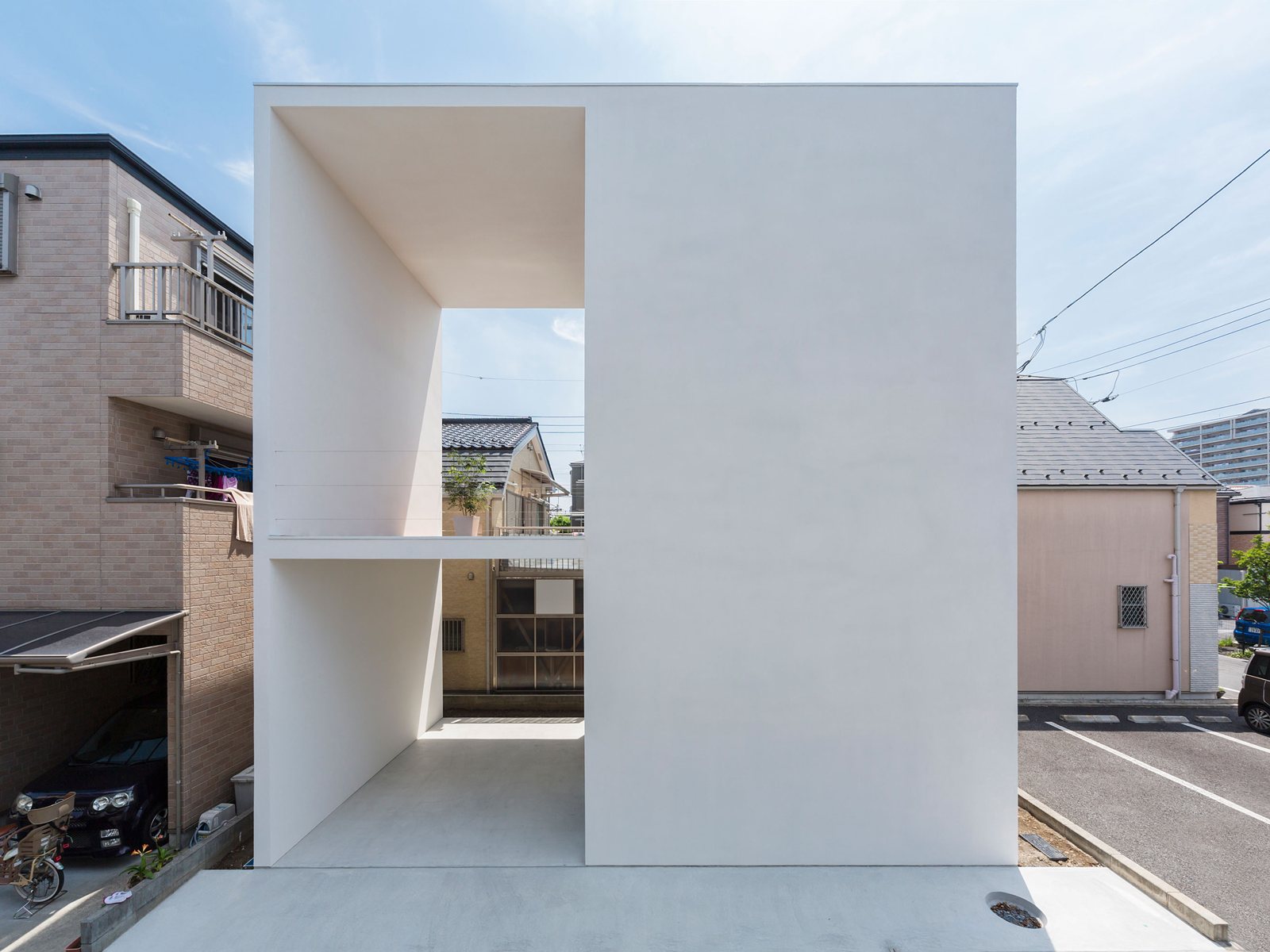 Maison cube blanche