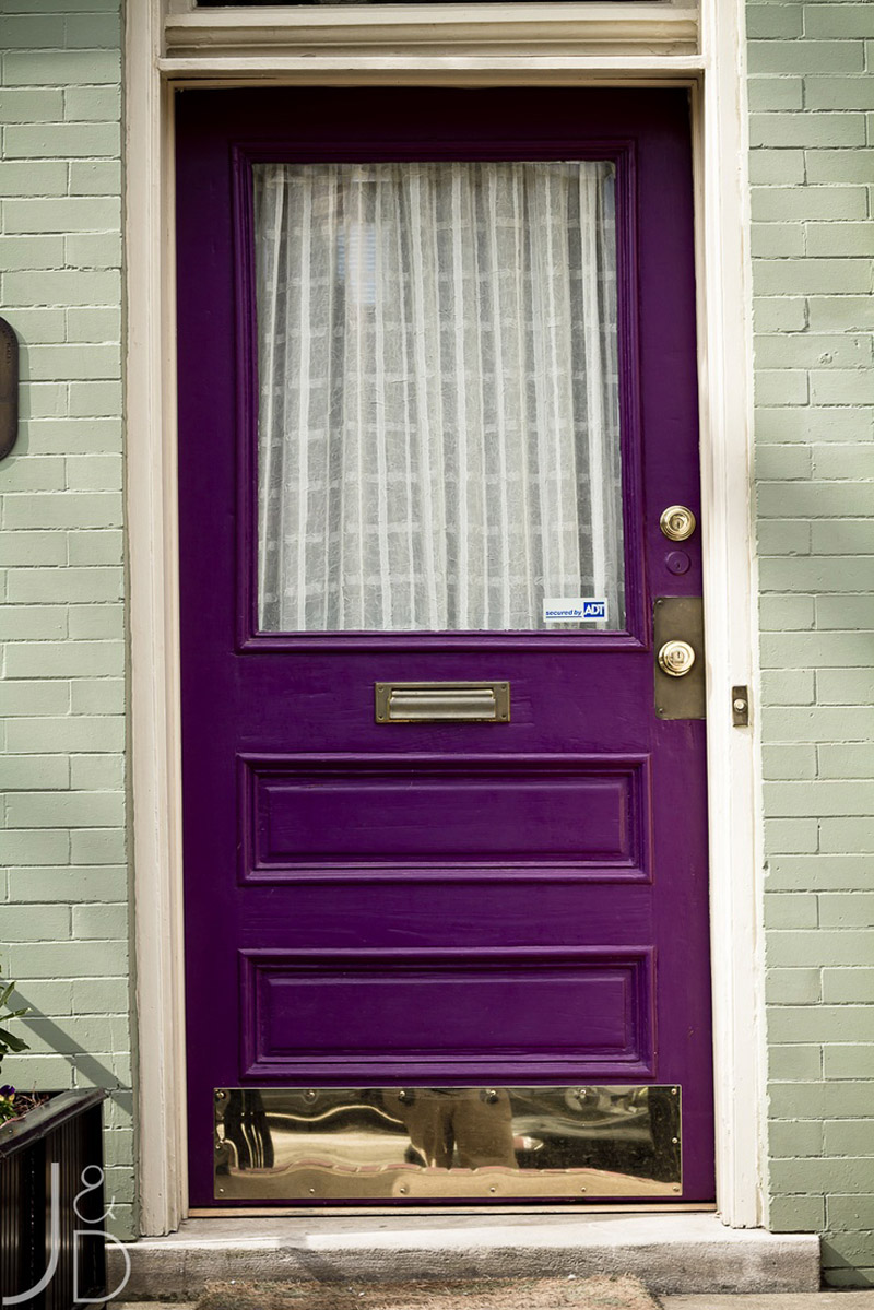 Porte entrée violette