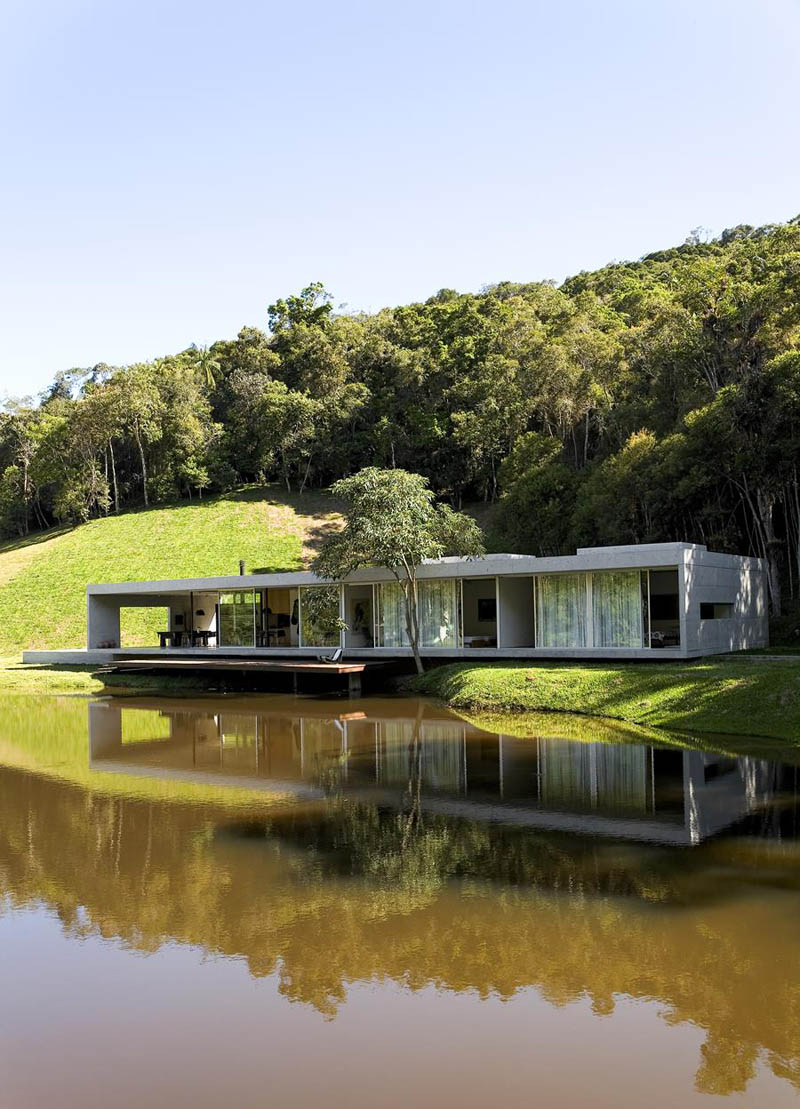 Maison au bord d'une rivière