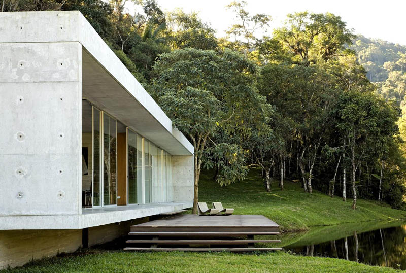 Maison avec terrasse au bord de eau