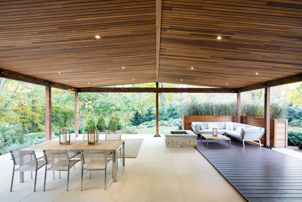 Terrasse avec toit bois