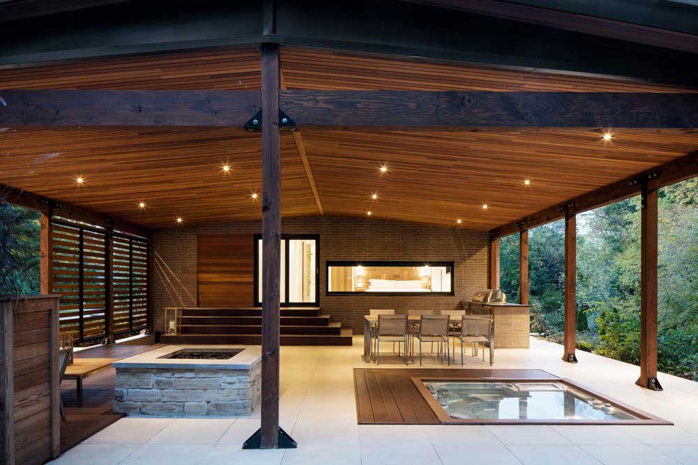 Terrasse couverte avec spa