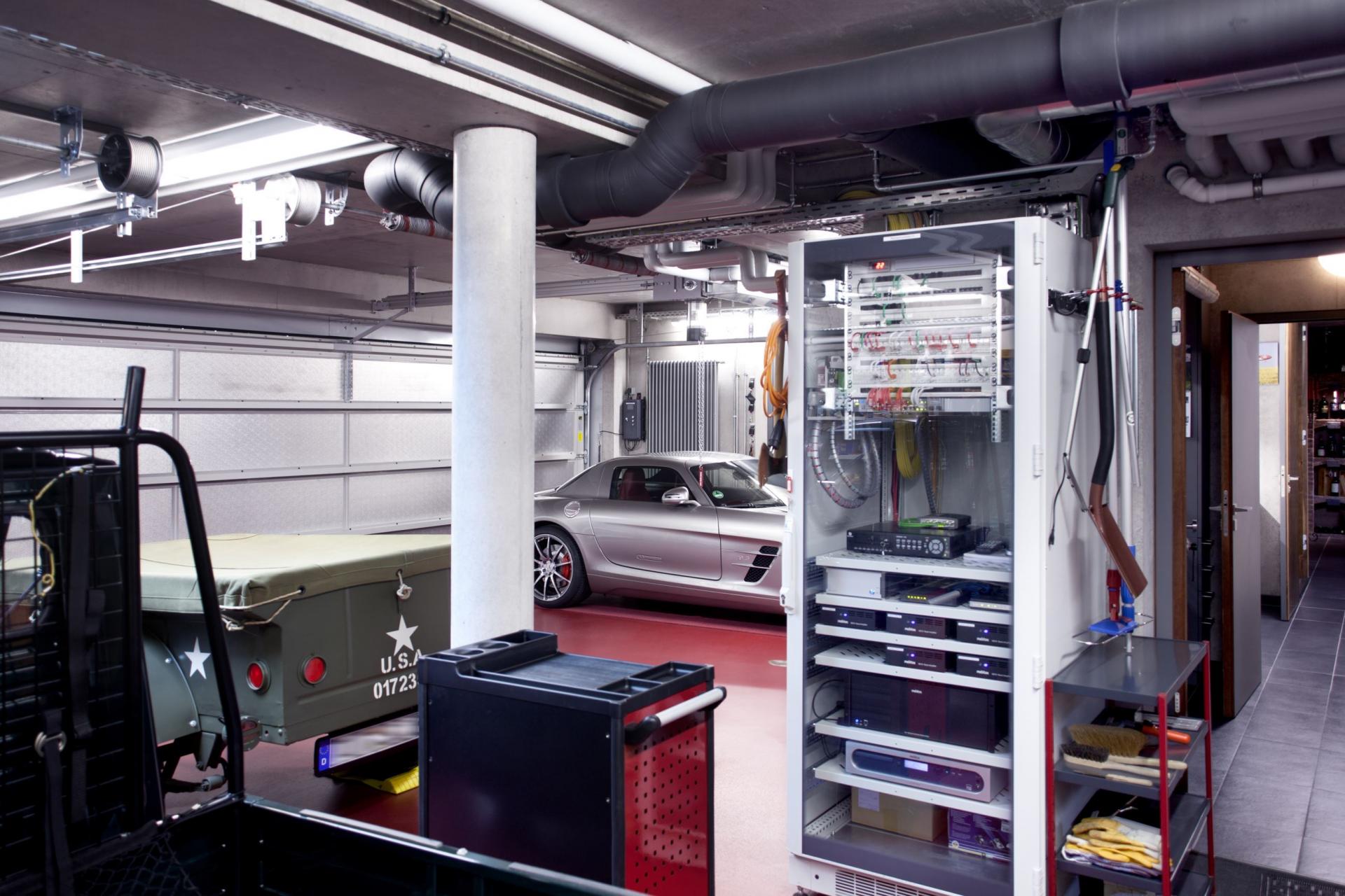 Armoire de brassage dans garage