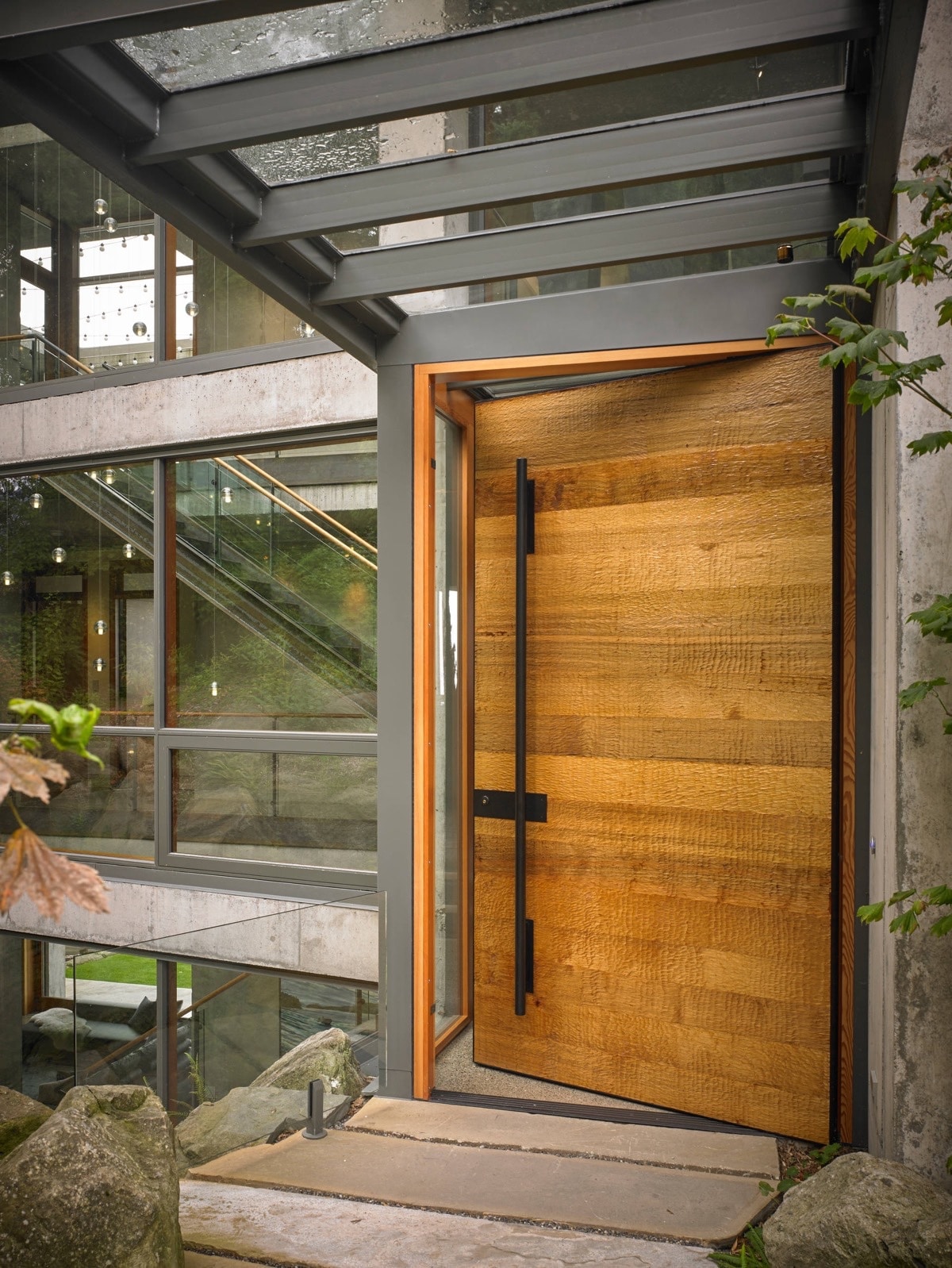 Porte d'entrée contemporaine rustique
