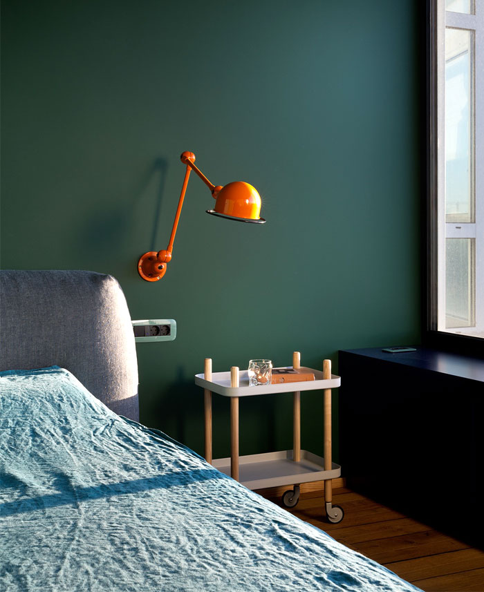 murs-vert-luminaire-orange