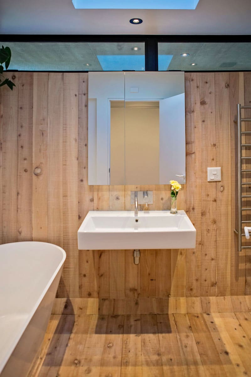 salle-bain-minimaliste-bois