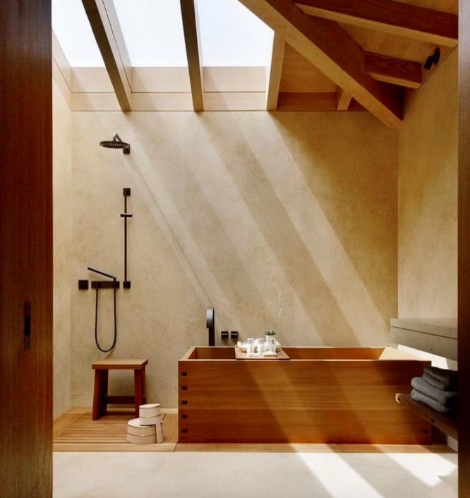 salle de bain avec baignoire en bois