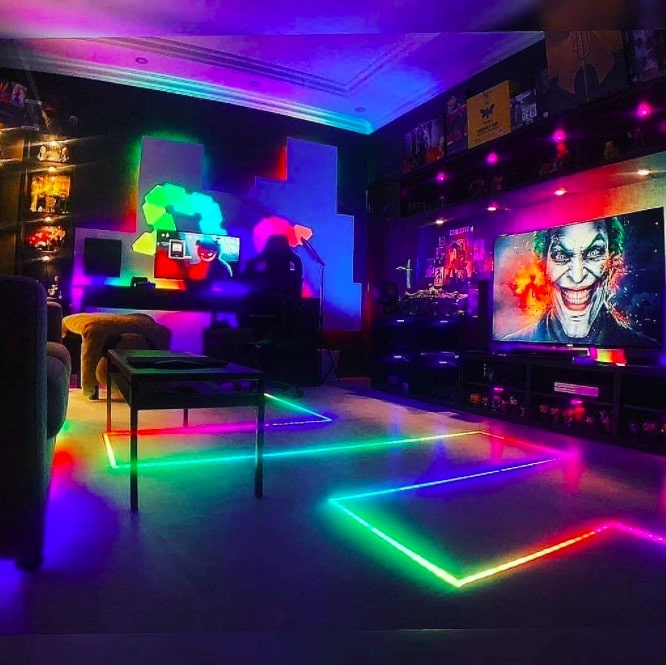 éclairage LED au sol dans chambre gaming