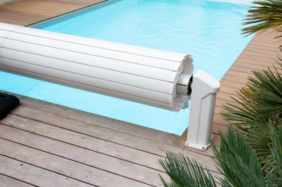 volet roulant blanc pour piscine