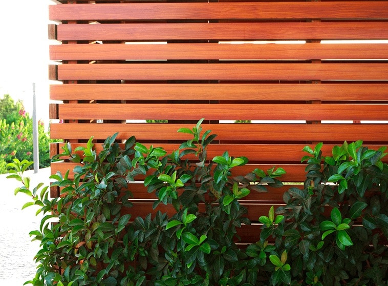 clôture contemporaine en bois