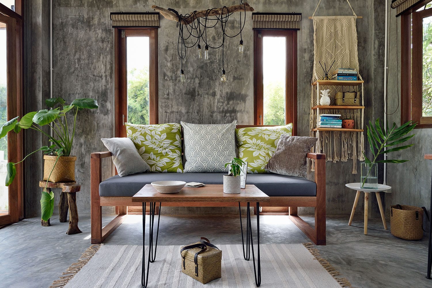Déco balinaise avec bois, plantes et matières naturelles