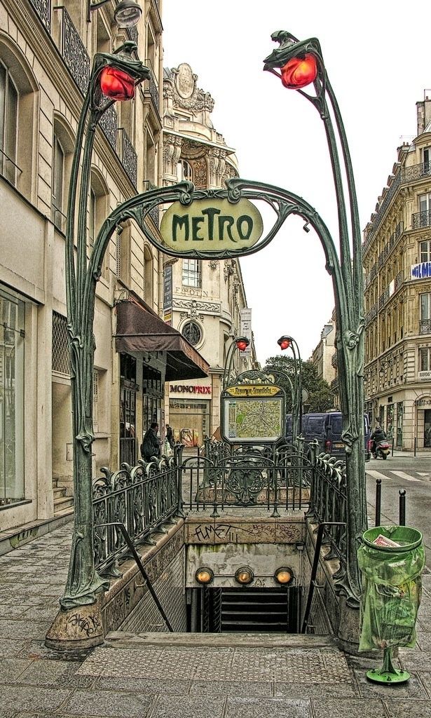 station métro paris art nouveau