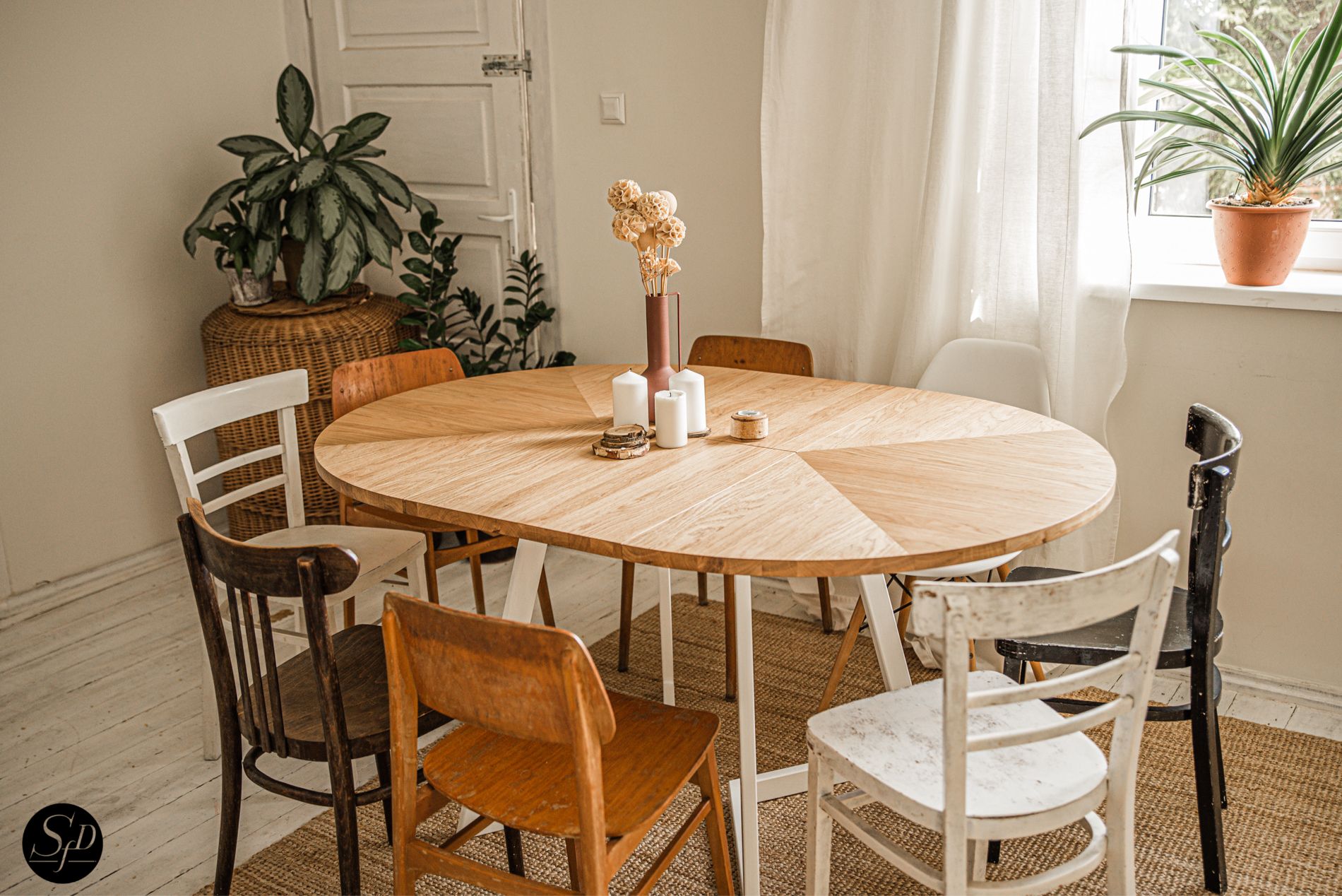 Table à manger à motif chevrons