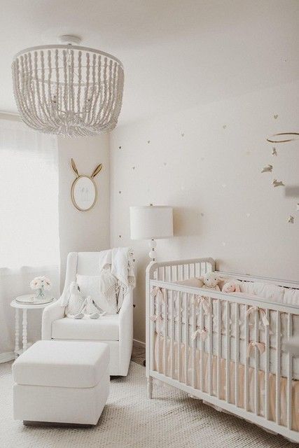 chambre de bébé blanche chic et cosy