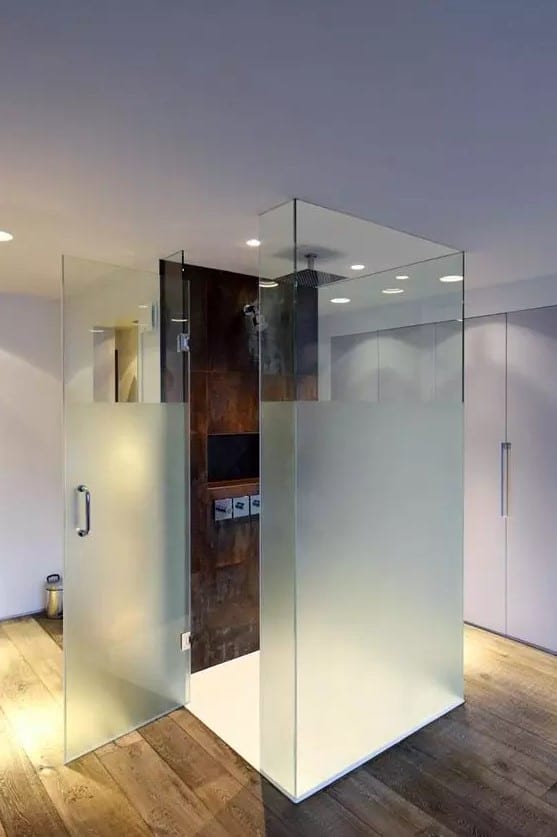 douche cube avec parois en verre