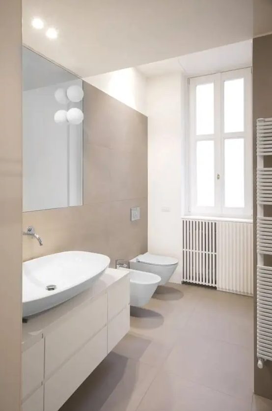 salle de bains contemporaine murs taupe