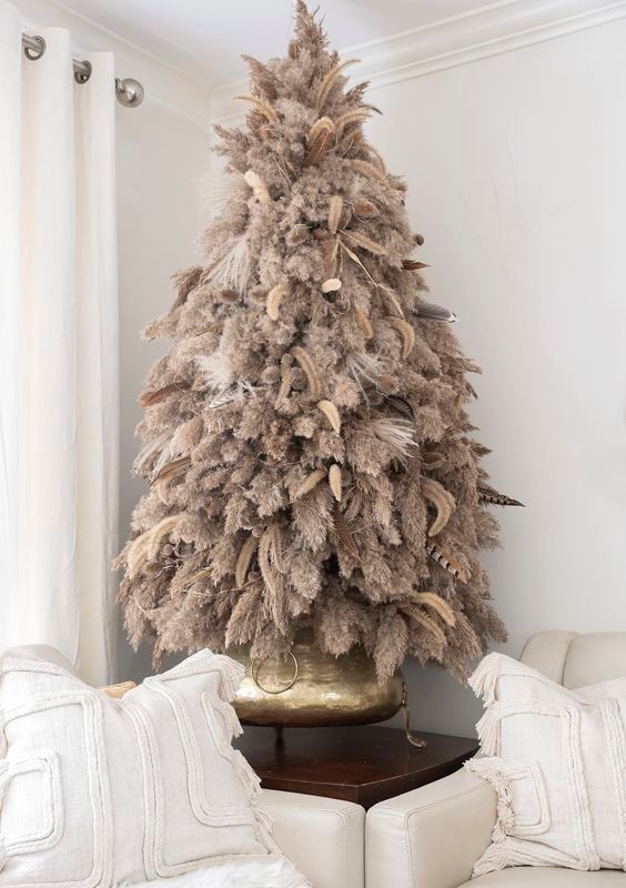 sapin de Noël avec des plumes