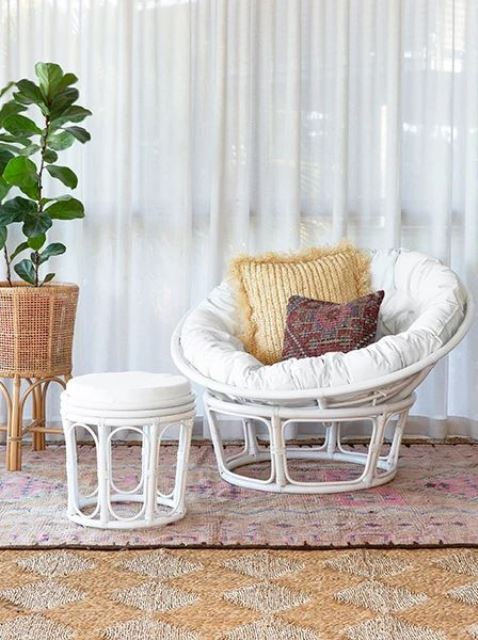 chaise en rotin blanc