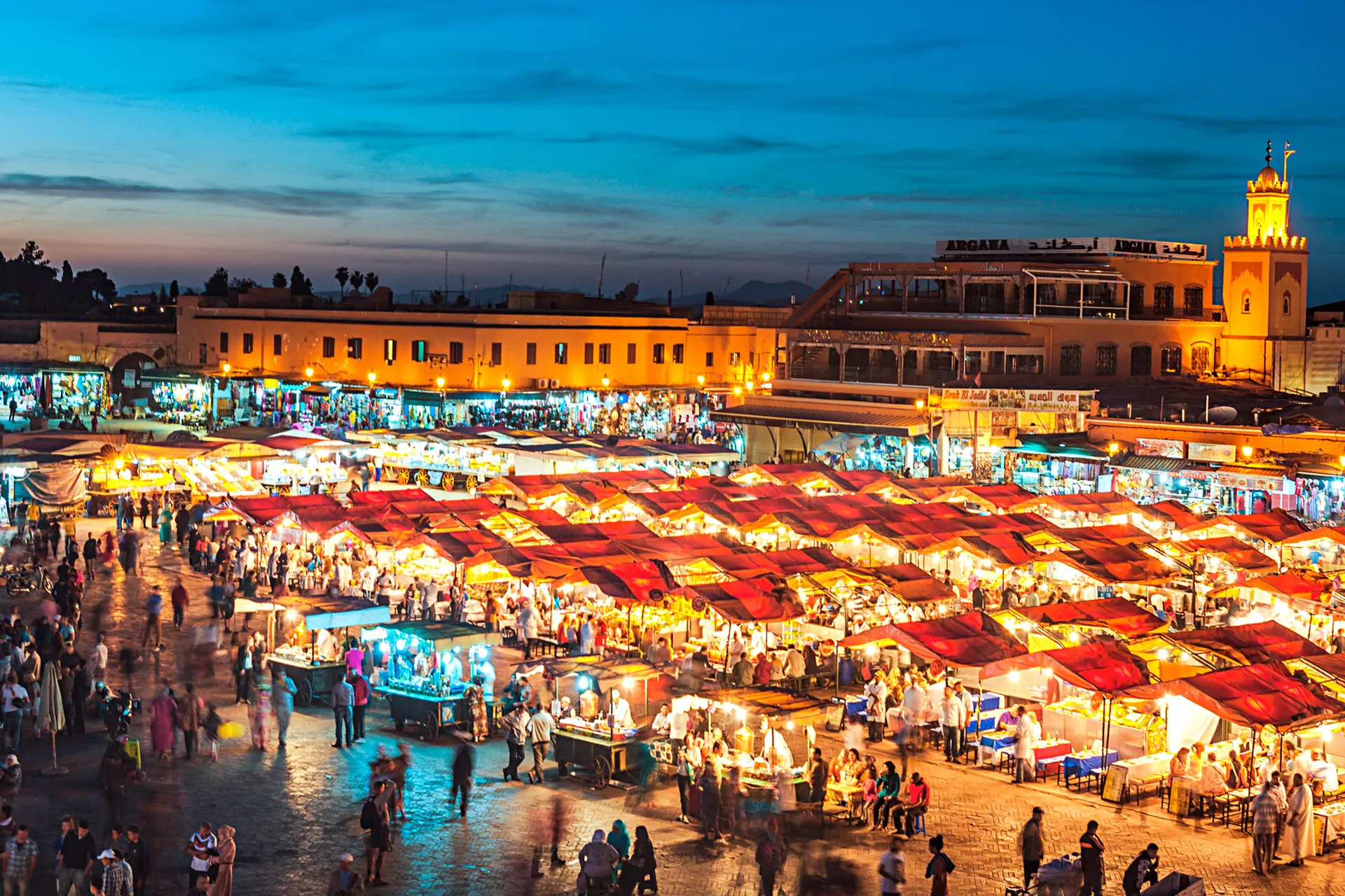 marché de nuit à Marrakech au Maroc