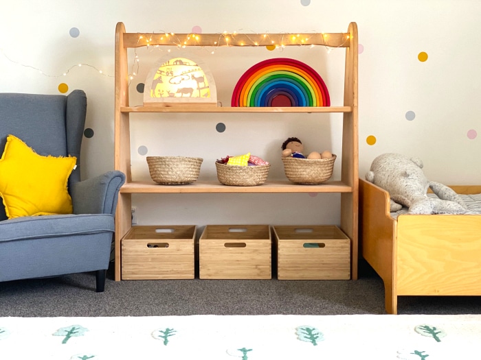 étagère en bois pour chambre Montessori