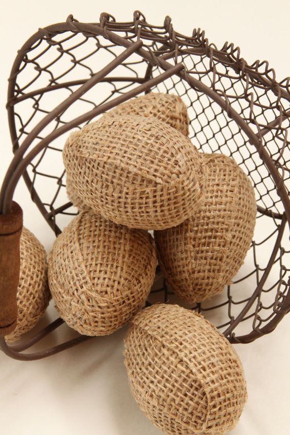 oeufs de Pâques en toile de jute