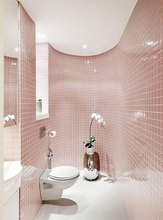 salle de bains arrondie rose pastel