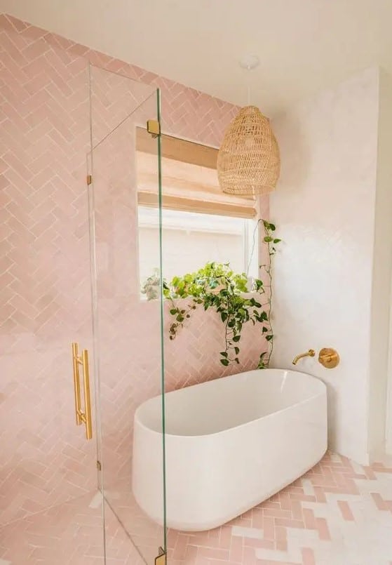 salle de bains rose pastel