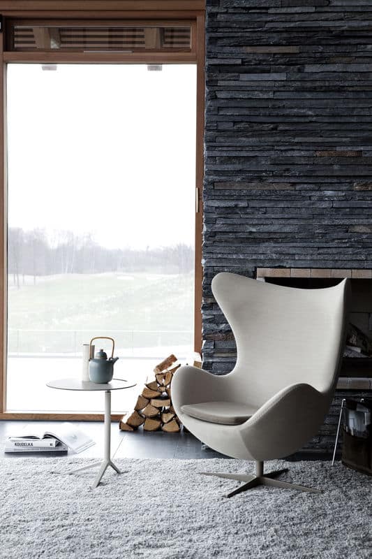 fauteuil pivotant egg chair en cuir Fritz Hansen