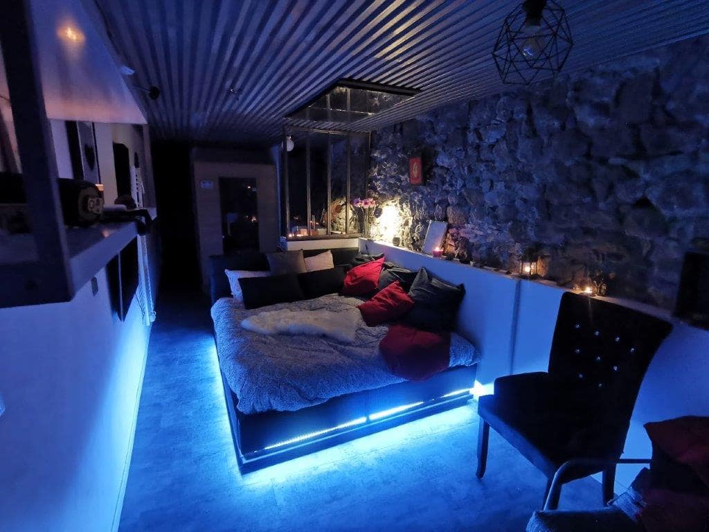 lit lumineux love room