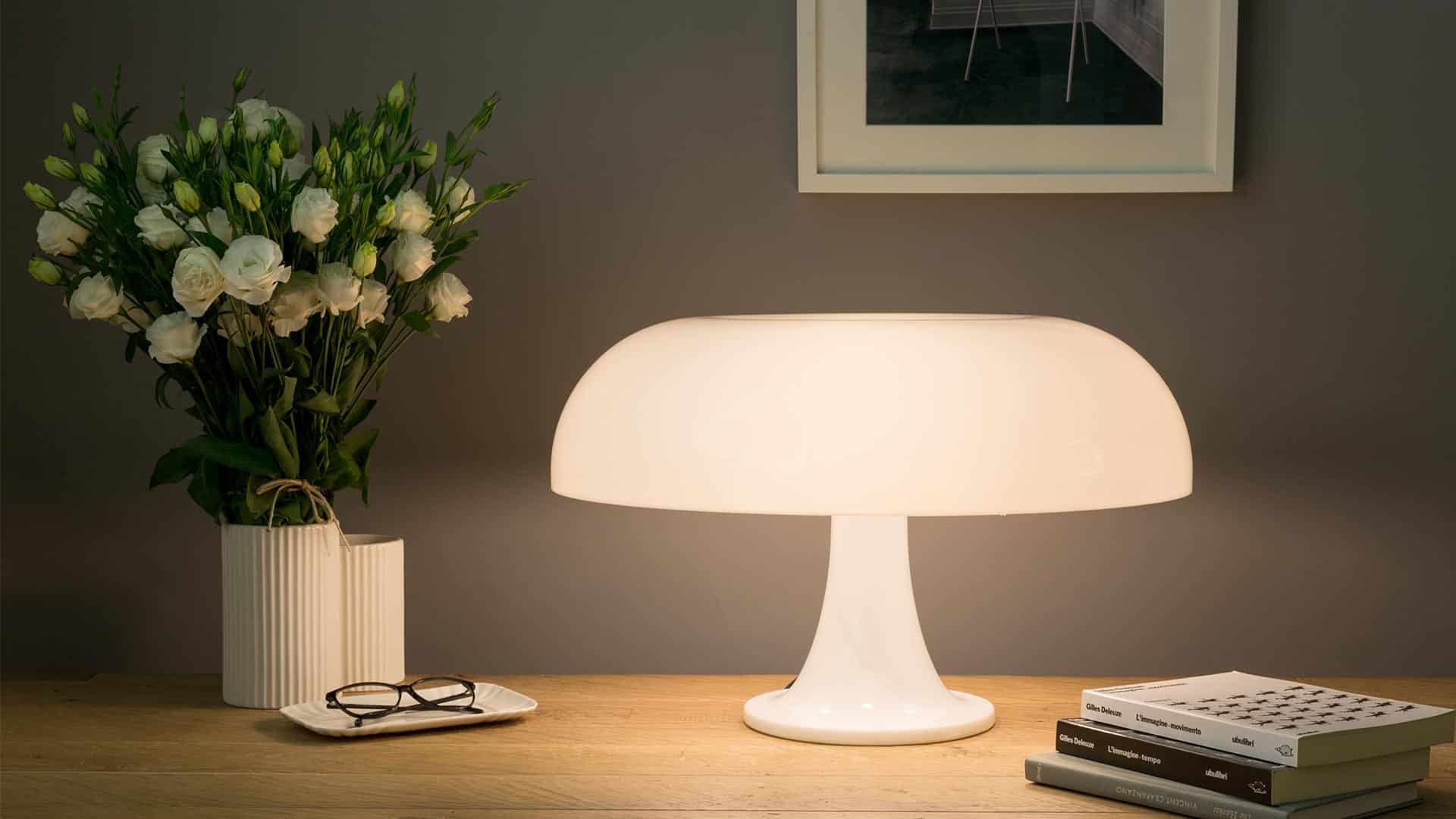 Lampe Nesso blanche dans une décoration intérieure design