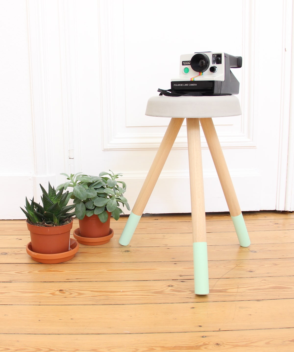 tabouret béton scandinave avec pieds en bois