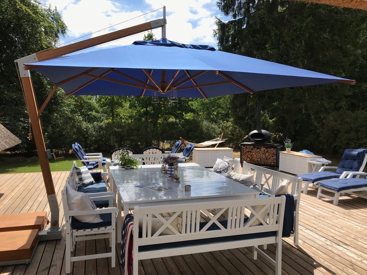 parasol déporté bois toile bleue