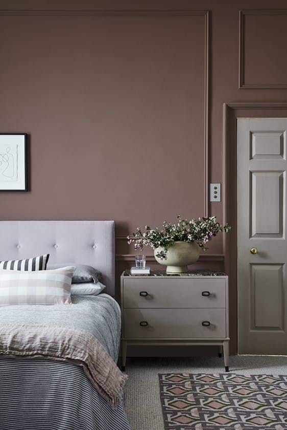 murs rose poudré chambre