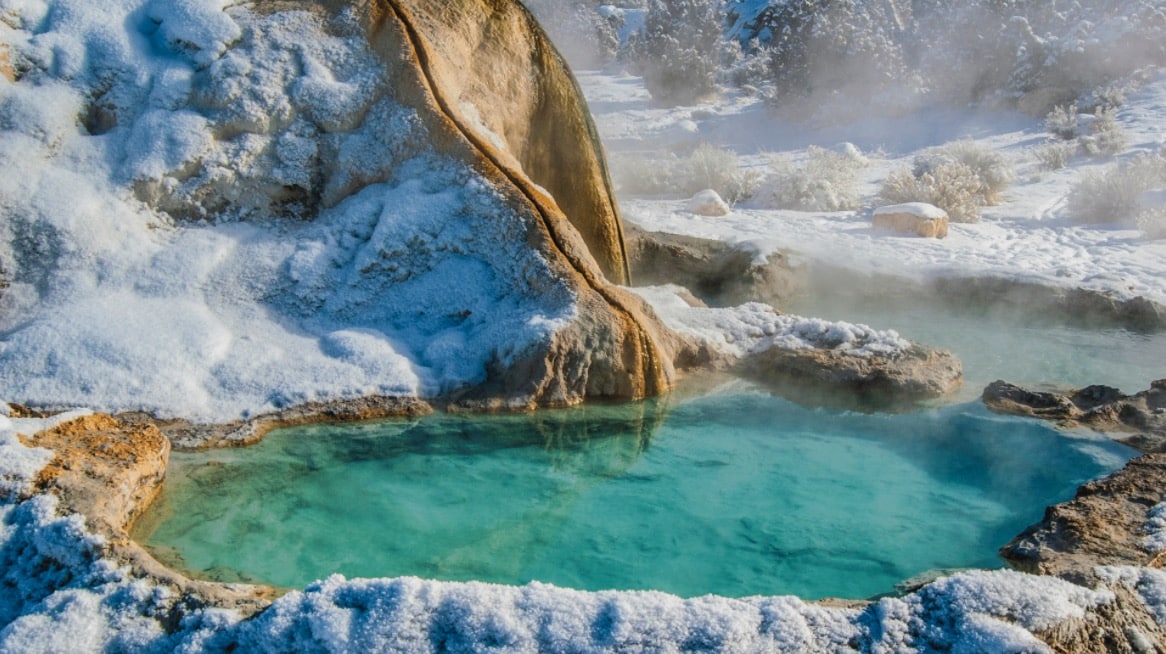 sources-eau-chaude-travertine-hot-springs